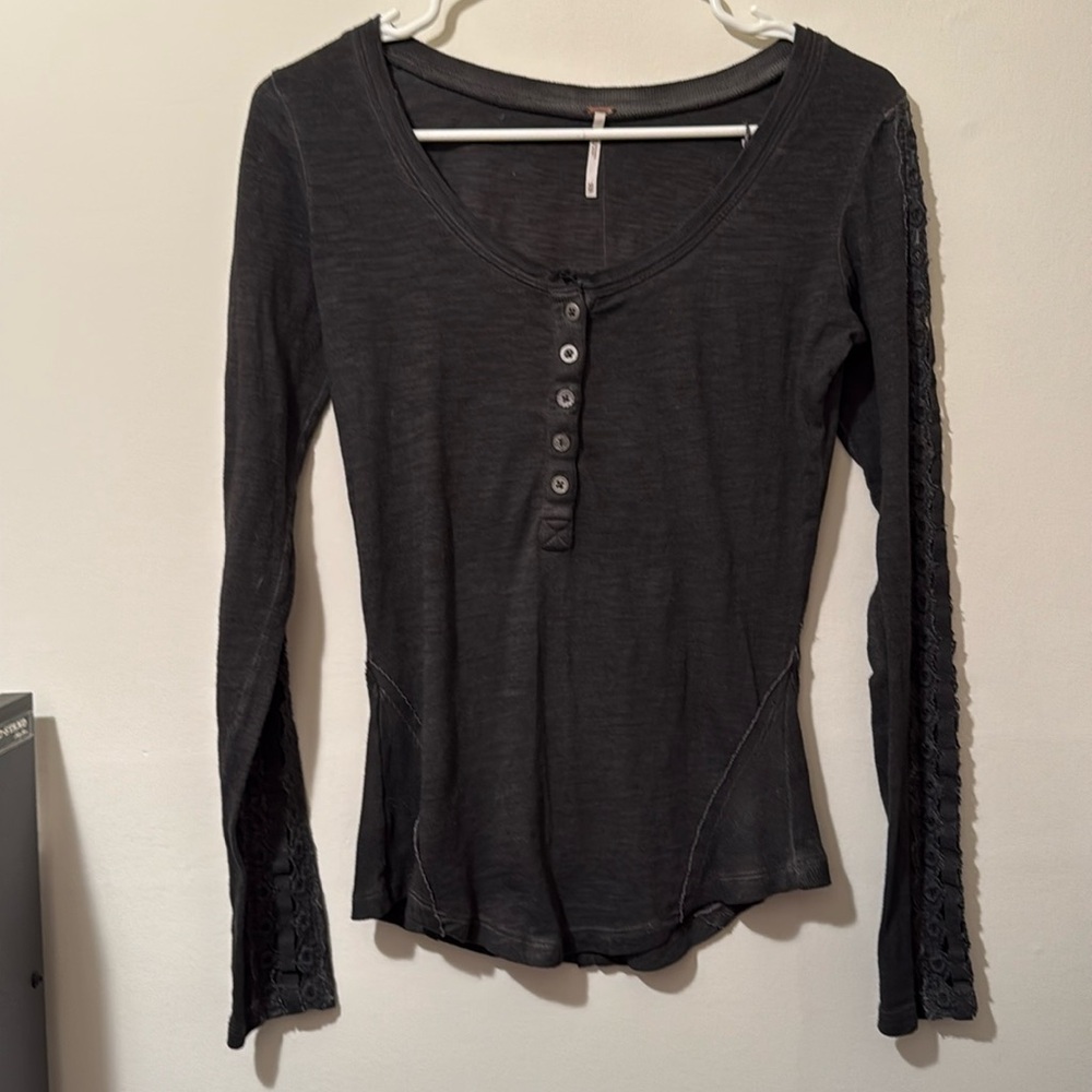 Free People XS Charcoal Top NWOT Beautiful Button